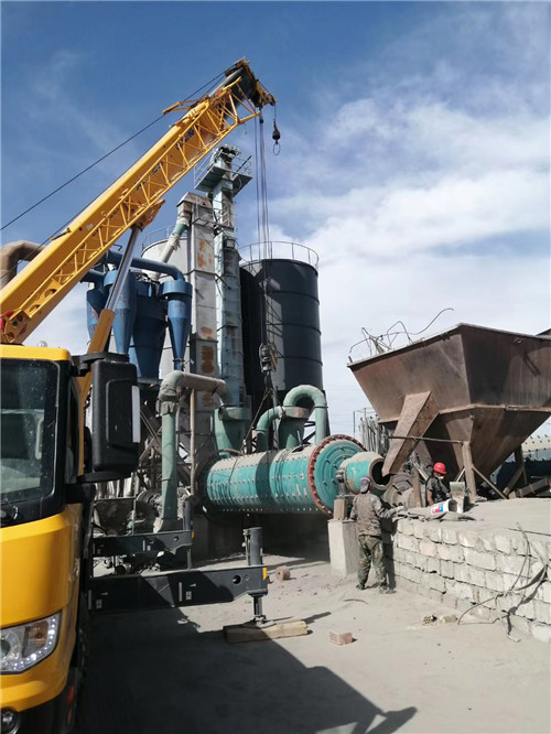 阜新市设备搬运等各类工程项目中，吊车起着关键作用