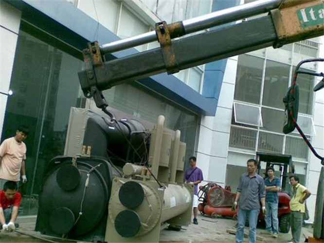 阜新市随车吊和汽车吊的核心区别是什么？哪种更省钱？