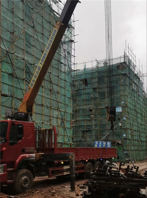 阜新市“慢工细活”—— 吊车的 “微动控制” 技术